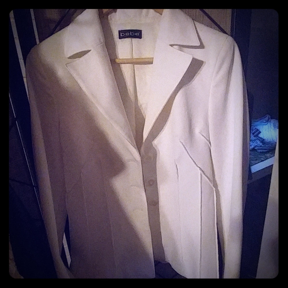 White bebe jacket with no pockets